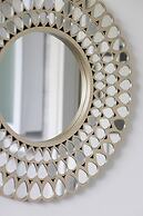 Elegant Warsaw Apartment by Renters