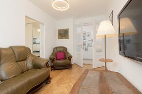 Elegant Warsaw Apartment by Renters