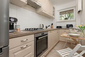 Elegant Warsaw Apartment by Renters