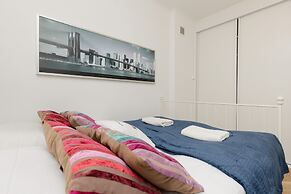 Elegant Warsaw Apartment by Renters