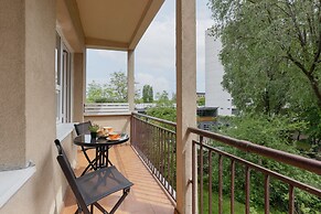 Elegant Warsaw Apartment by Renters