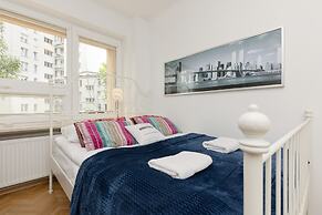 Elegant Warsaw Apartment by Renters