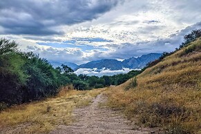 Oro Valley Home w/ Hot Tub & Mountain Views!