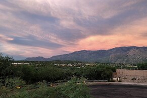 Oro Valley Home w/ Hot Tub & Mountain Views!