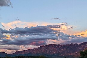 Oro Valley Home w/ Hot Tub & Mountain Views!
