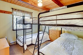 6 Mi to Lake Wallenpaupack: Poconos Getaway!