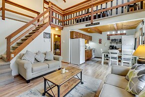 6 Mi to Lake Wallenpaupack: Poconos Getaway!