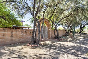 Eclectic Tucson Home 2 Mi to Saguaro National Park