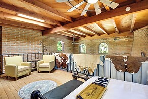 Eclectic Tucson Home 2 Mi to Saguaro National Park