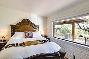 Eclectic Tucson Home 2 Mi to Saguaro National Park