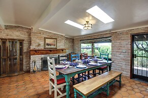 Eclectic Tucson Home 2 Mi to Saguaro National Park