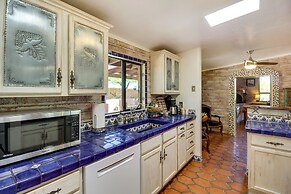 Eclectic Tucson Home 2 Mi to Saguaro National Park