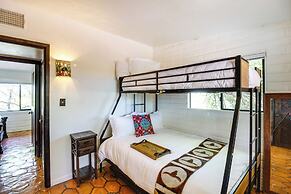 Eclectic Tucson Home 2 Mi to Saguaro National Park