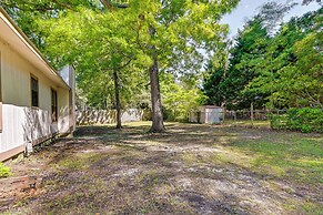 Fayetteville Vacation Rental w/ Yard!