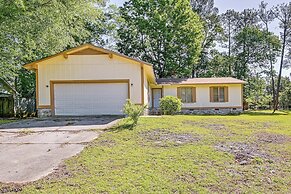 Fayetteville Vacation Rental w/ Yard!