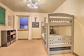 Townhome w/ Private Hot Tub, 8 Mi to Downtown