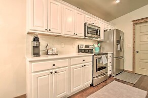 Townhome w/ Private Hot Tub, 8 Mi to Downtown