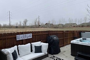 Townhome w/ Private Hot Tub, 8 Mi to Downtown