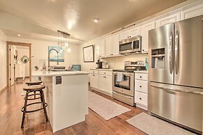 Townhome w/ Private Hot Tub, 8 Mi to Downtown