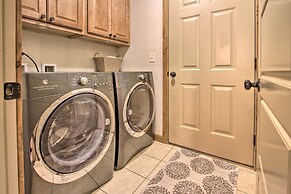 Townhome w/ Private Hot Tub, 8 Mi to Downtown