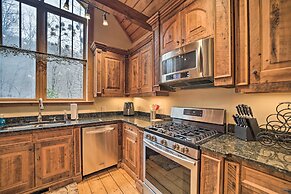 Mtn-view Cabin: Deck, Grill & Fire Pit in Franklin