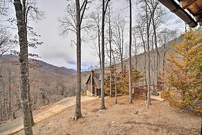 Mtn-view Cabin: Deck, Grill & Fire Pit in Franklin