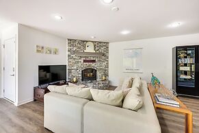 Waterfront Eureka Springs Apartment w/ Deck