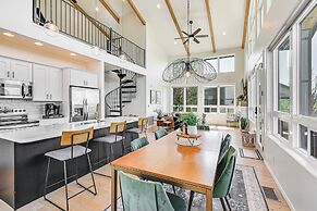 Views & Hot Tub: 'pineberry Modern' Luxury Home