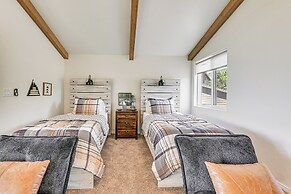 Views & Hot Tub: 'pineberry Modern' Luxury Home