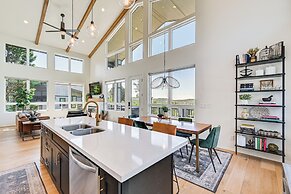 Views & Hot Tub: 'pineberry Modern' Luxury Home