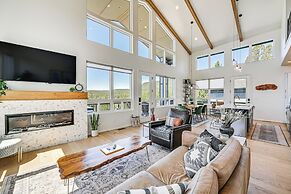 Views & Hot Tub: 'pineberry Modern' Luxury Home