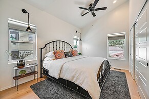 Views & Hot Tub: 'pineberry Modern' Luxury Home