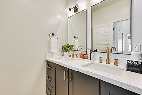 Views & Hot Tub: 'pineberry Modern' Luxury Home