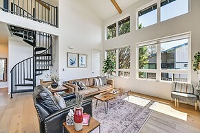 Views & Hot Tub: 'pineberry Modern' Luxury Home