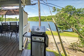 Big Pine Island Lake Cottage w/ Boat Dock & Kayaks