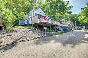 Big Pine Island Lake Cottage w/ Boat Dock & Kayaks