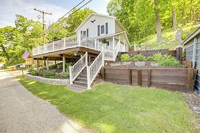 Big Pine Island Lake Cottage w/ Boat Dock & Kayaks