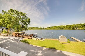 Big Pine Island Lake Cottage w/ Boat Dock & Kayaks