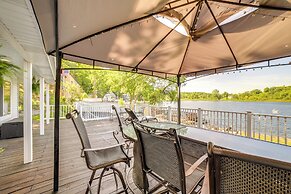 Big Pine Island Lake Cottage w/ Boat Dock & Kayaks