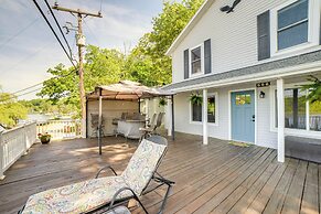 Big Pine Island Lake Cottage w/ Boat Dock & Kayaks