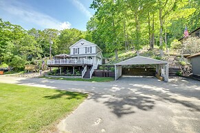 Big Pine Island Lake Cottage w/ Boat Dock & Kayaks