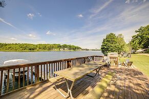 Big Pine Island Lake Cottage w/ Boat Dock & Kayaks