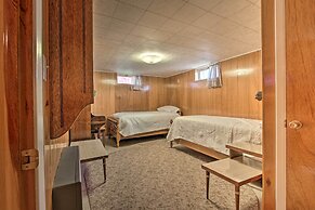 Nostalgic & Retro Anaconda Home, Walk to Town