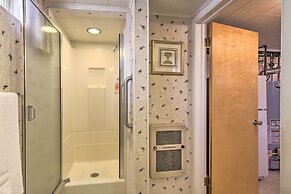 Nostalgic & Retro Anaconda Home, Walk to Town