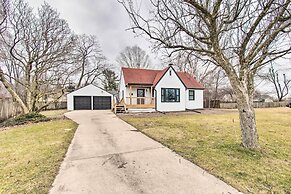 Pet-friendly Uptown Normal Home: Steps to ISU