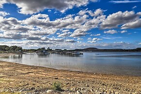 Graford Cabin w/ Rooftop Deck & Lake Views!