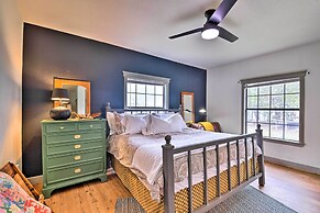 Graford Cabin w/ Rooftop Deck & Lake Views!