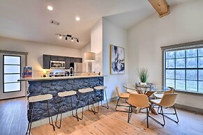 Graford Cabin w/ Rooftop Deck & Lake Views!