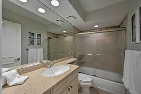 Cozy Coastal Condo w/ Pool Access: Steps to Beach!