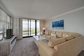 Cozy Coastal Condo w/ Pool Access: Steps to Beach!